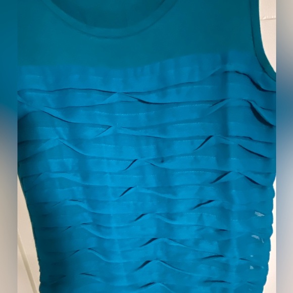 12 Days of Deals! Ann Taylor Sheer Tiered Ruffle Front Tank Top. - Picture 2 of 5